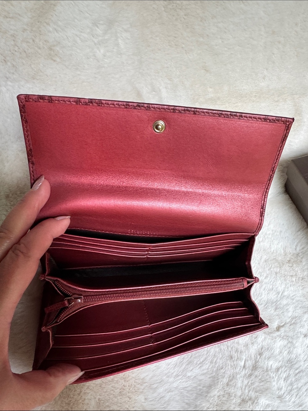 Gucci Raspberry GG Heart Continental Wallet with Gold Accent - Picture 5 of 13